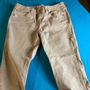 Comfortable grey women’s Levi’s size 8.